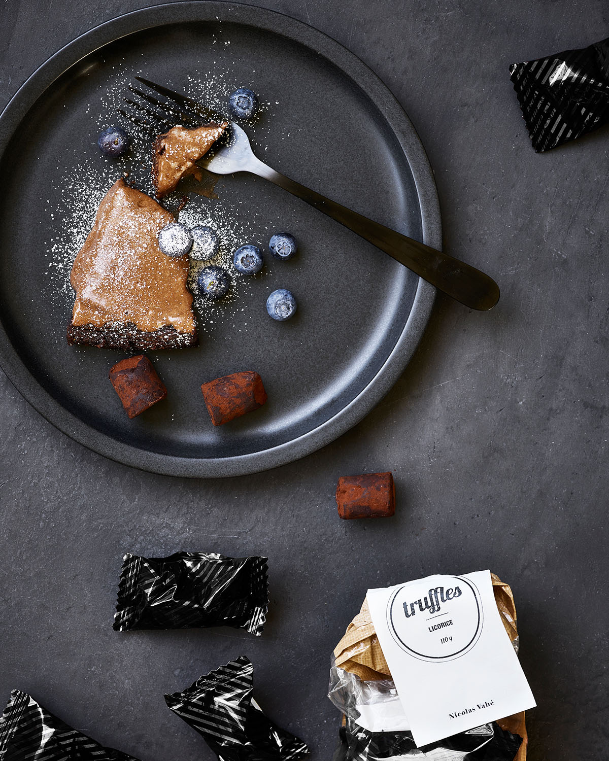 Chocolate Truffle w. Liquorice, 110 g Chocolate Truffle w. Liquorice, 110 g.