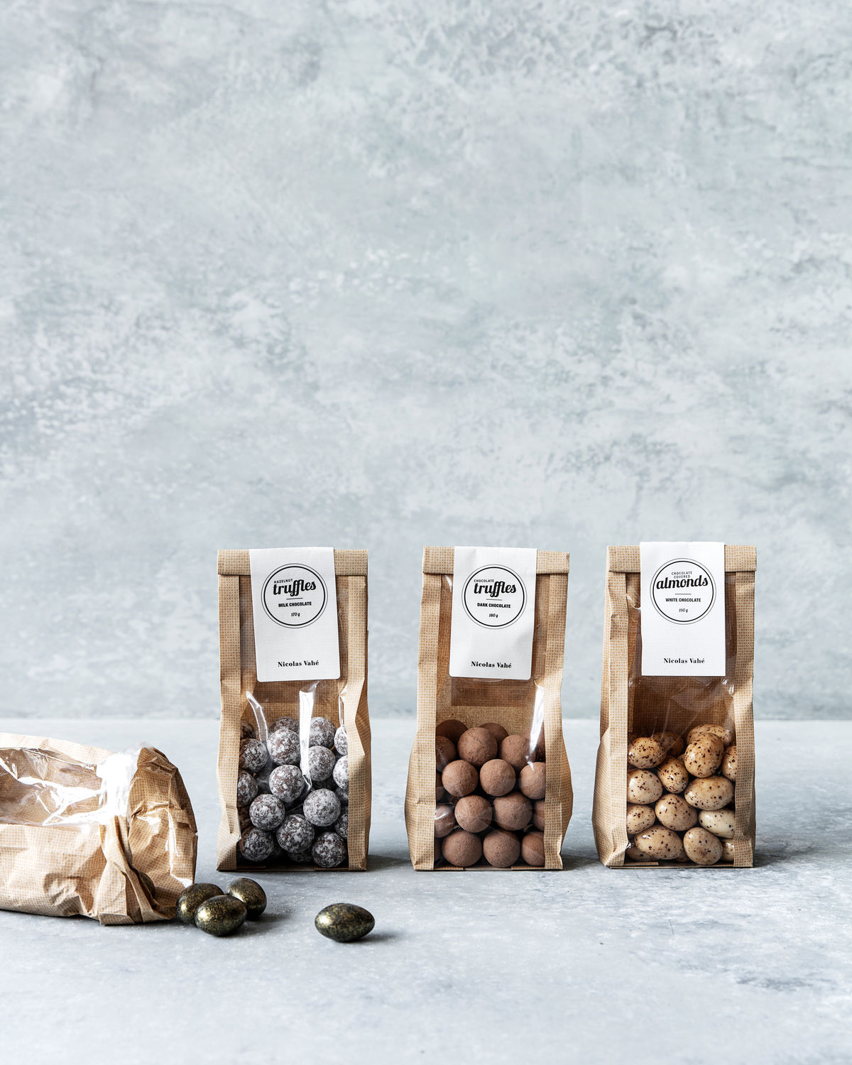 Chocolate Covered Almond & Cinnamon, 190 g Chocolate Covered Almond & Cinnamon, 190 g.