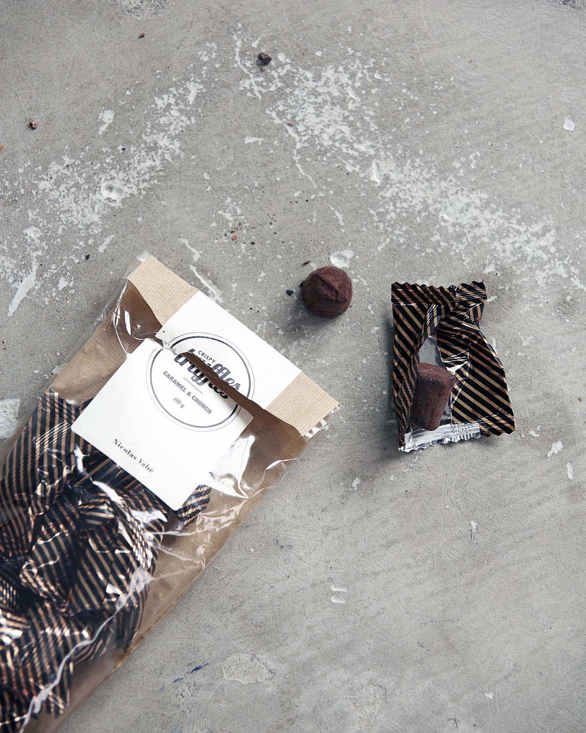 Cocoa truffle with caramel and crunch, 110 g Cocoa truffle with caramel and crunch, 110 g.
