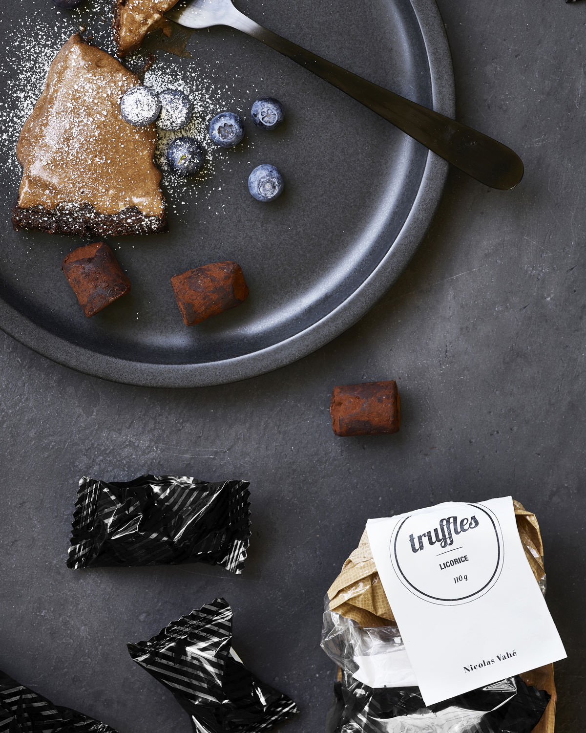 Cocoa truffle with liquorice flavour, 110 g.